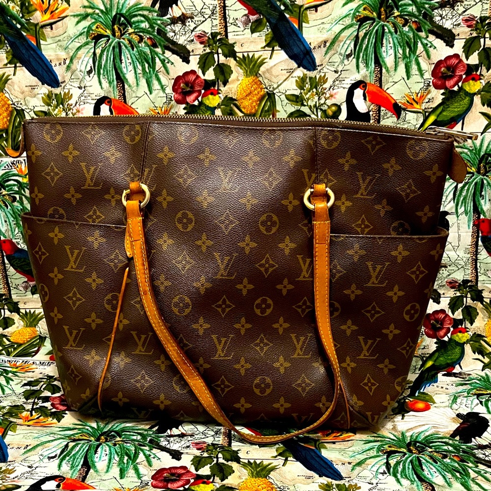 Louis Vuitton MM Totally